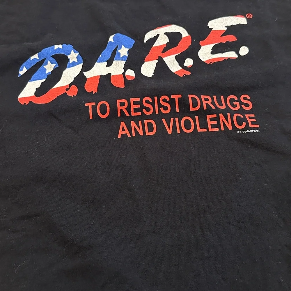 DARE T-Shirt Fruit Of The Loom Men's Small USA Flag Theme - Picture 2 of 7